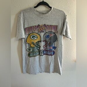 Vintage 1997 Green Bay Packers and New England Patriots Single Stitch Tshirt M